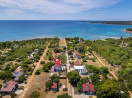 Eco Beach House Corinne, Hotel in Peroj