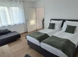 Apartments Seibel Doppel-Zweibettzimmer mit Küche und Wintergarten