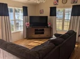 12 mi from Parris Island Cozy home