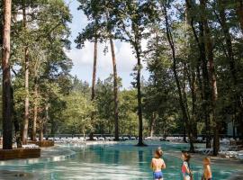 Парк-Готель "Золотий Пляж", hotel v destinaci Orlovshchina