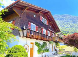 Lake Thun Alps Scenic Views and Concierge by SwissHut, lomam&ouml;kki kohteessa Merligen