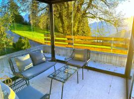 SwissHut Modern Chalet with Spa - Chalet Beunden, chata v destinaci Beatenberg
