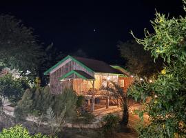 บ้านสวนสาลี่ สวนผึ้ง ราชบุรี, casa de campo em Suan Phung