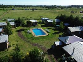 Spa, piscina y caba&ntilde;as Tierra Mar, hotel with hot tubs in La Monta&ntilde;a