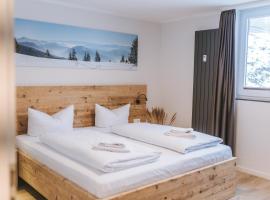 Chalet Schneeglück Winterberg mit Sauna Terrasse Grill 10 Gäste, khách sạn ở Winterberg