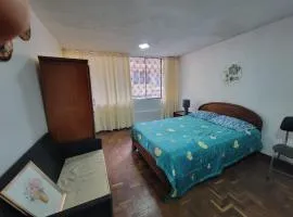 Acogedora Habitación Privada con Baño en el Corazón de la ciudad de Loja
