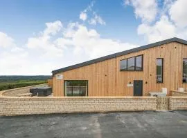 Bears Court Barn 1