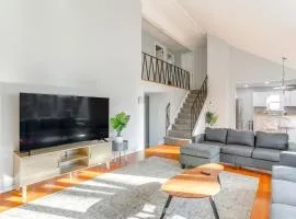3 Mi to Dtwn Home with Yard in Newark