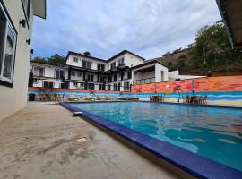 Chelle's Suites and Restaurant, hotel met hottubs in Camp Bay