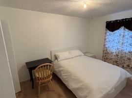 Kevin Calgary Beddington Home, khách sạn ở Calgary