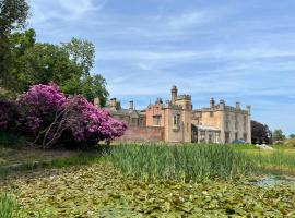 Llanerchydol Hall Suites, hytte i Welshpool