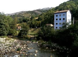 Apartamentos Rurales la Estación, ξενοδοχείο σε Collanzo