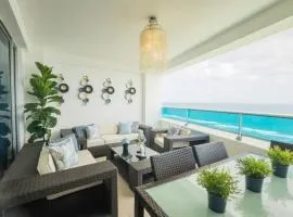 Luxury Beachfront 2BR at Las Olas, Juan Dolio