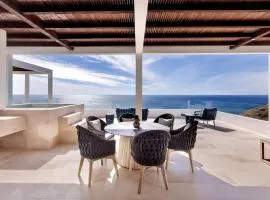 Luxurious Penthouse, Steps from Cerritos Beach