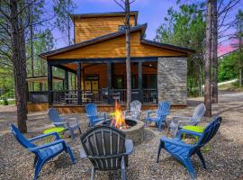 Rustic-Chic Cabin with Hot Tub Firepit & Games, khách sạn ở Stephens Gap