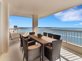 Luxury Oceanfront Escape - Condo at Merida in Cape Marco, hotel i Marco Island