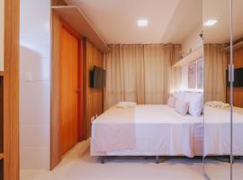 Studio in a Condo 500m from Shopping da Bahia, hotel in Salvador