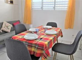 Suite familiale 4 personnes chez l'habitant - Sports & aéroport à proximité
