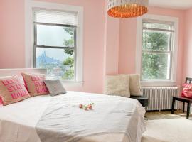 NYC views Spacious 3 bedroom apartment, hotel in Union City