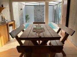 Cassara Retreat, hotel com piscina em La Consulta