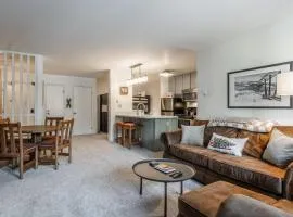 Crestview #3 bldg C 1 Bedroom plus Den / 2 Bathroom, close to town shuttle and short walk to village