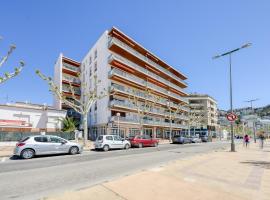 Apartment by Roses Beach with Mountain Views, ξενοδοχείο σε Montjoys