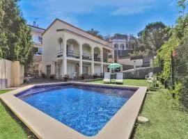 House in Roses with Pool near La Punta Beach