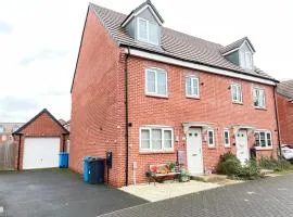 Derby Den with 4 bedrooms 3 bathrooms, master with ensuite, plus Private Garden and Driveway
