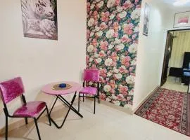 Studio de luxe discret propre avec Wi-Fi