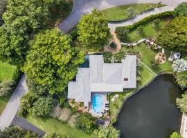 Amazing 8BR w Pool Lake ViewTons of Amenities