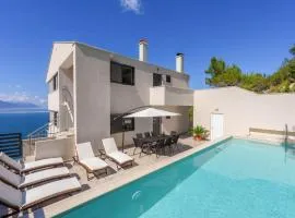 Stunning Home In Blace With Wifi