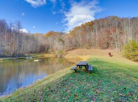 Hike and Picnic at Group Getaway in Rosedale!, ξενοδοχείο σε Rosedale
