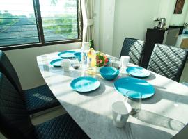 Songbird Suites - Deluxe 2 Bedroom, 2 Bathroom Apt, hotel in Ban Khlong Haeng