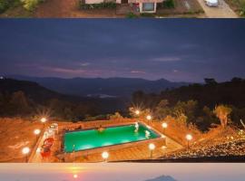 Lifeline Villas- Backwater Breeze Valley View Luxurious Infinity Pool Villa With Huge Open Area, vila v destinaci Mahábalešvár