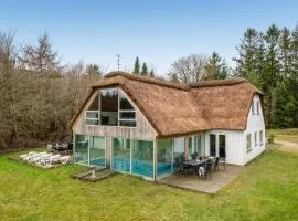 Large Pool House For 20 People, Where Hunting Is Allowed In The Adjacent Forest,