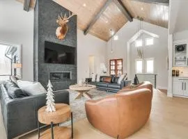 Boyne Mtn Retreat with Hot Tub and Shuttle to Resort!