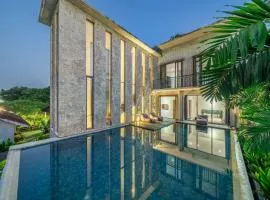 Vulcano - Stunning Panoramic Views & Expansive Pool in Prime Location