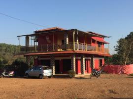SwamiPooja Holidays Inn, hotel v destinaci Harihareshwar