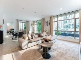 Chic 1-Bedroom Getaway with Downtown Living Charm