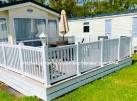 NEW FOREST Hoburne Bashley Holiday Park, Spacious Caravan Sycamore 201 Sleeps 6