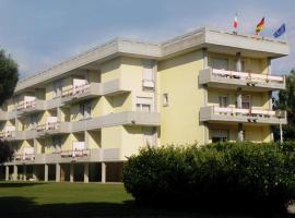 Residence with swimming pool in Luni Mare, hotel a Fiumaretta di Ameglia