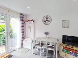 44 Strawberry Hill, Tolroy Manor