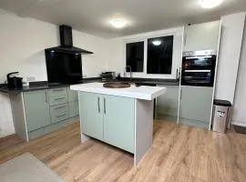 House-Sleeps8-Parking-Garden