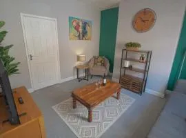 Egton St - Stylish house with parking, near town!
