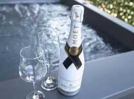 Aelia Jacuzzi Suite, The Luxury Suites