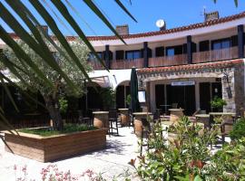 Logis Hôtel Restaurant Le Top du Roulier、Capenduのホテル