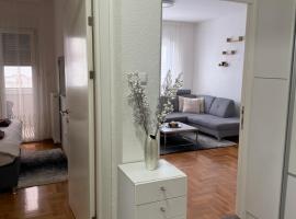 City Apartment Banja Luka sa Parkingom u garazi, ξενοδοχείο στη Μπάνια Λούκα