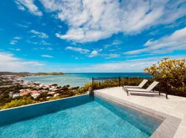 Studio Panoramic vue mer époustouflante et piscine à débordement: Grand Case şehrinde bir otel