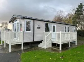3 bed Caravan - Sleeps 8 - Pets - Parking