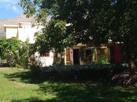 Los Nogales, hotel v destinaci Los Hornillos